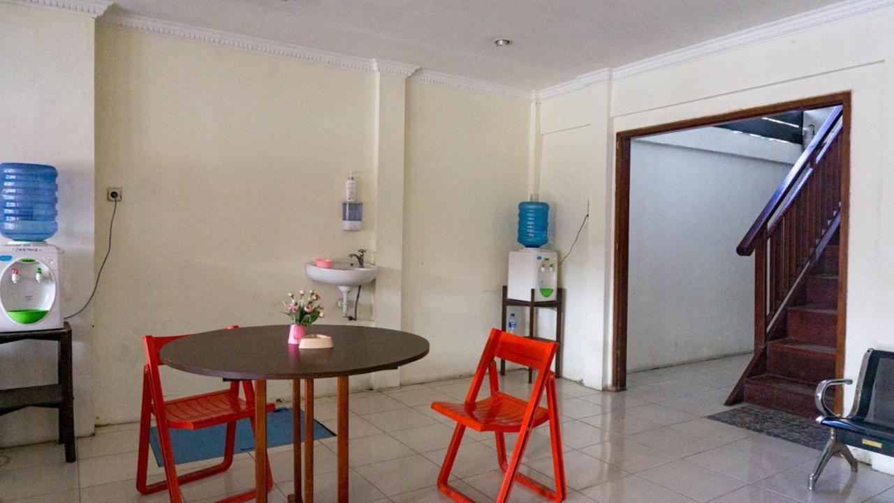 ホテル Reddoorz Near Sentani Airport ジャヤプラ エクステリア 写真