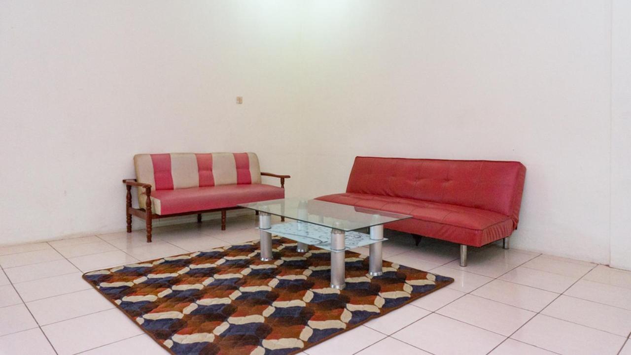 ホテル Reddoorz Near Sentani Airport ジャヤプラ エクステリア 写真