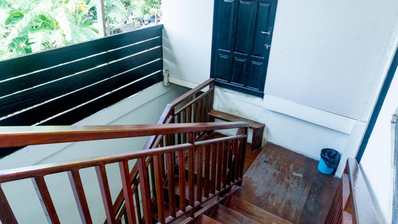 ホテル Reddoorz Near Sentani Airport ジャヤプラ エクステリア 写真
