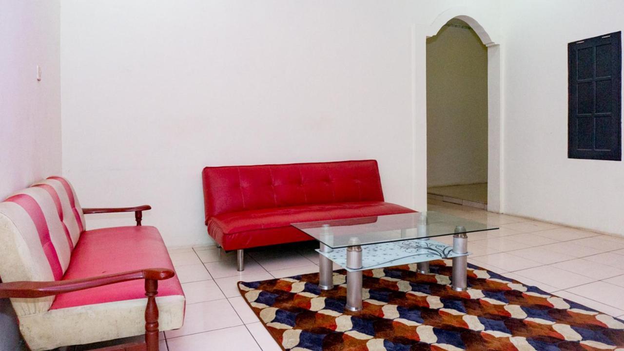 ホテル Reddoorz Near Sentani Airport ジャヤプラ エクステリア 写真