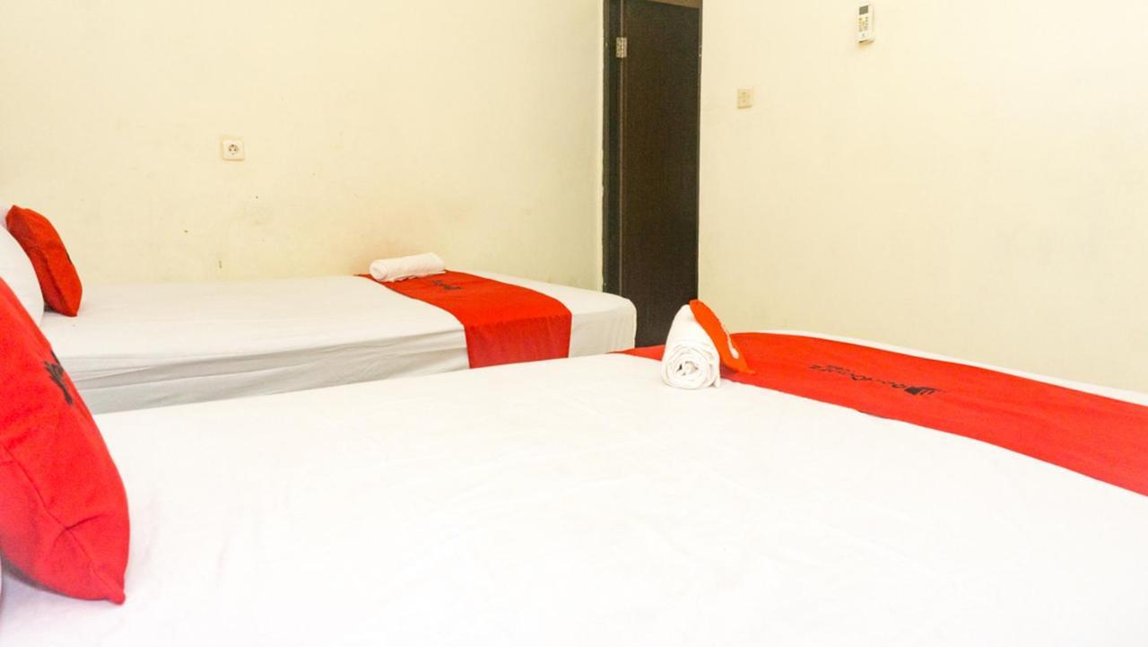 ホテル Reddoorz Near Sentani Airport ジャヤプラ エクステリア 写真